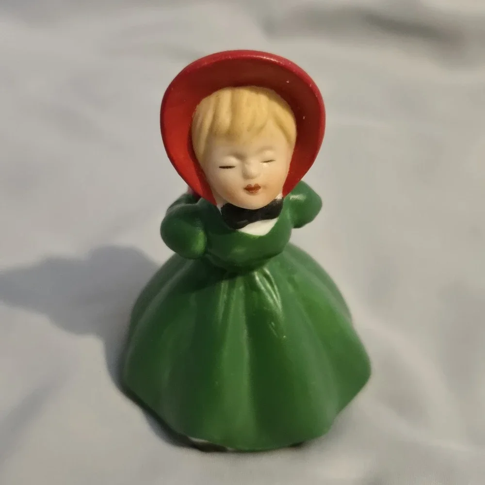 Enesco 1999 Figurine Old Fashion Kissing Girl Christmas Gift Ceramic Decoration